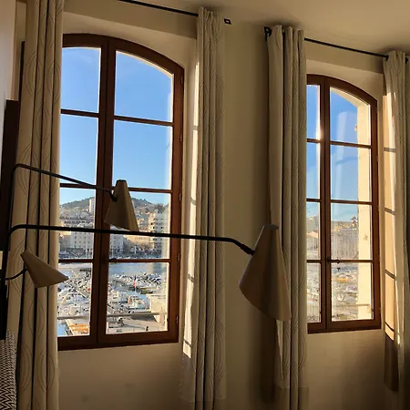 Belle-vue Vieux-port 3*