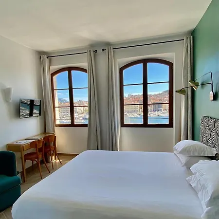 Hotel Belle-vue Vieux-port 3*